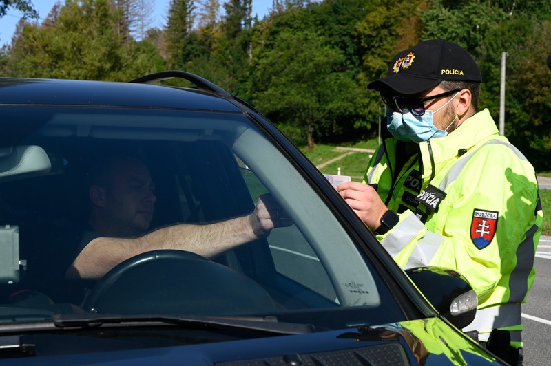 Policajt je väčšinou povýšený na základe odslúžených rokov.