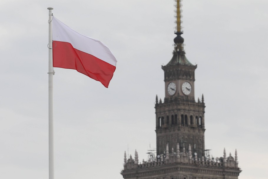 Według 35 proc. Polaków warunki życia w Polsce w ciągu najbliższych trzech lat się poprawią. 19 proc. spodziewa się ich pogorszenia