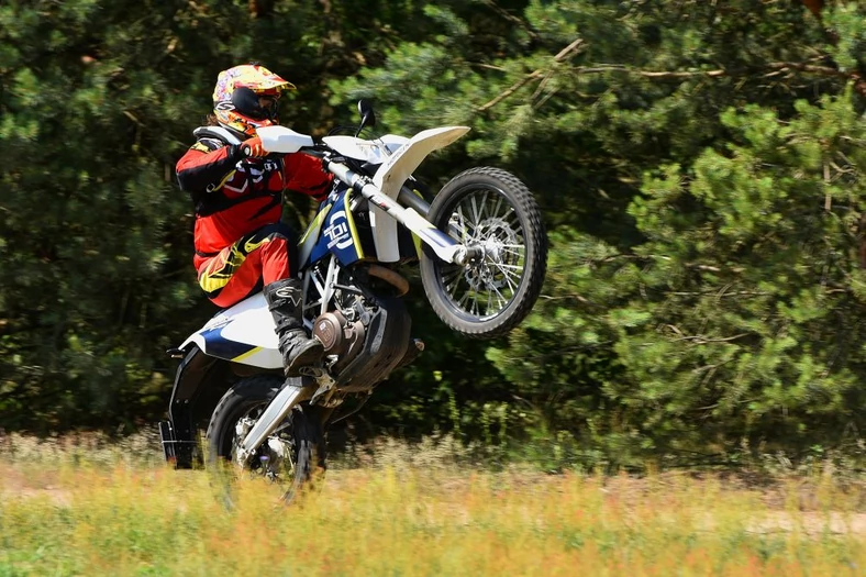 Husqvarna 701 Enduro na gumie