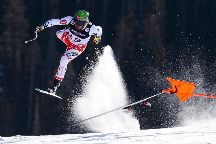 Koszmarny upadek na alpejskich MŚ w Beaver Creek. Ondrej Bank opuścił trasę na noszach