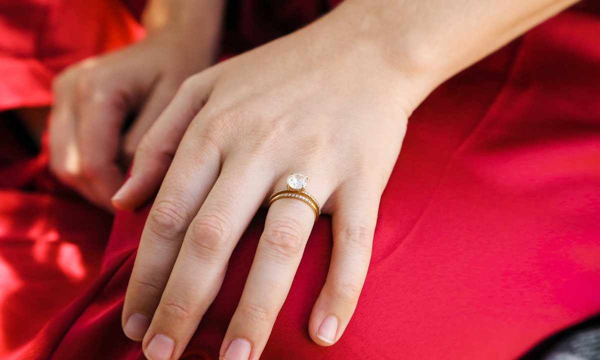 Masz takie białe półkola na paznokciach? To istotny sygnał dotyczący zdrowia