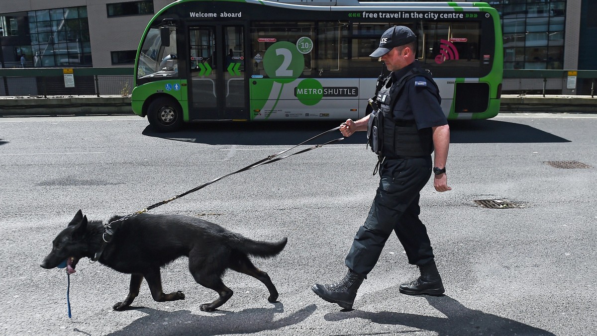 W ramach dochodzenia w sprawie poniedziałkowego zamachu brytyjska policja przeprowadziła we wtorek kontrolowaną eksplozję na południowych przedmieściach Manchesteru, w dzielnicy Fallowfield - poinformowała miejska policja w oświadczeniu.