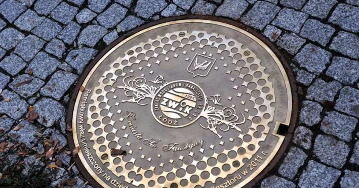 Absurd! Święcą włazy do kanałów!