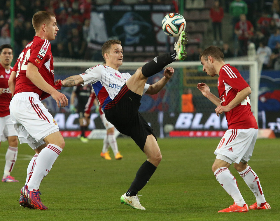 PIŁKA NOŻNA LIGA POLSKA WISŁA KRAKÓW GÓRNIK ZABRZE (Maciej Sadlok Erik Grendel Boban Jović)