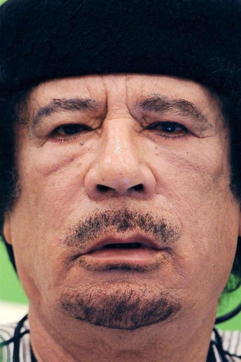 Kaddafi został dobity przez powstańców? Zdjęcia od 18 lat