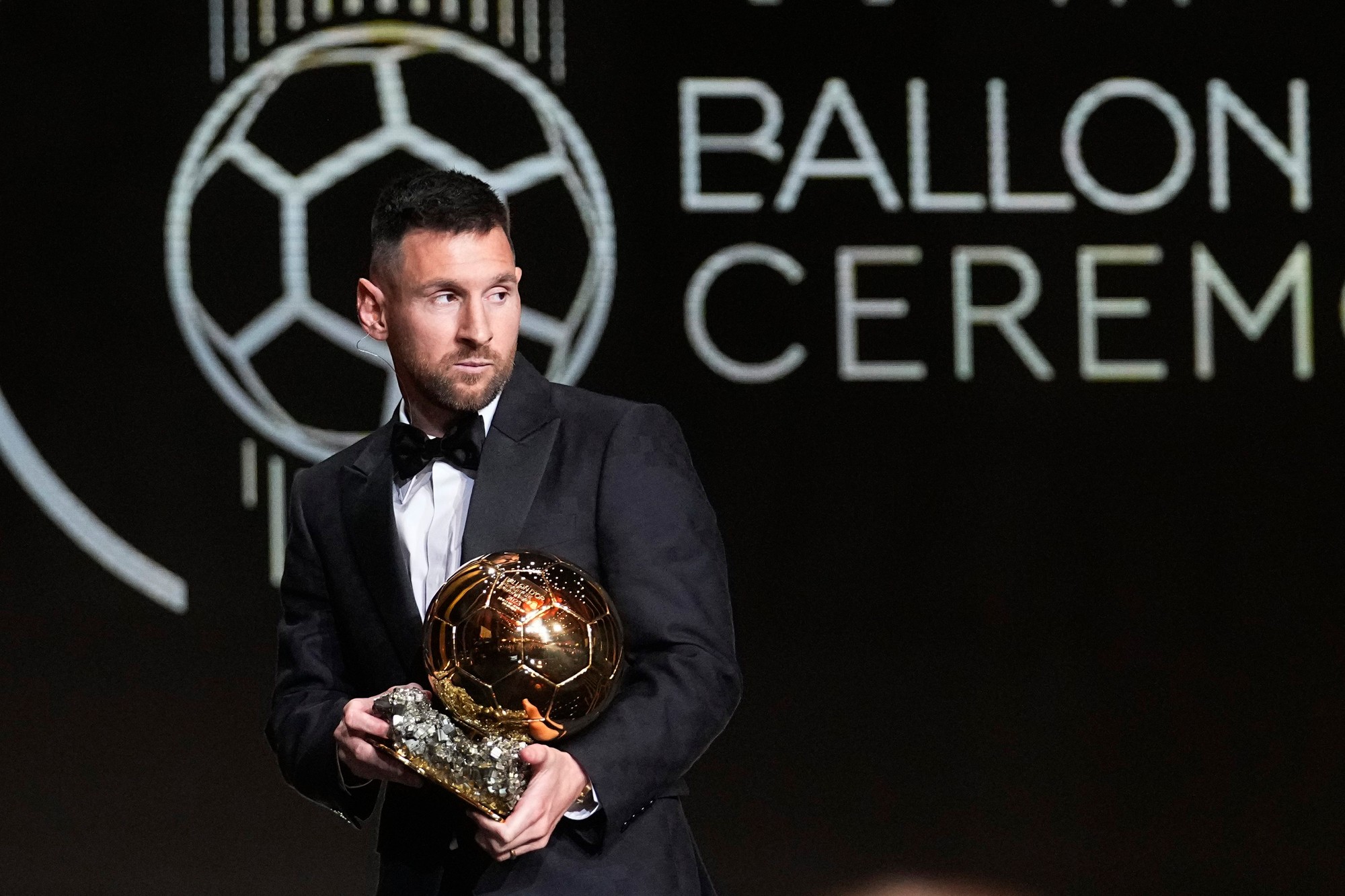 Argentínsky futbalista Lionel Messi získal v pondelok Zlatú loptu magazínu France Football.
