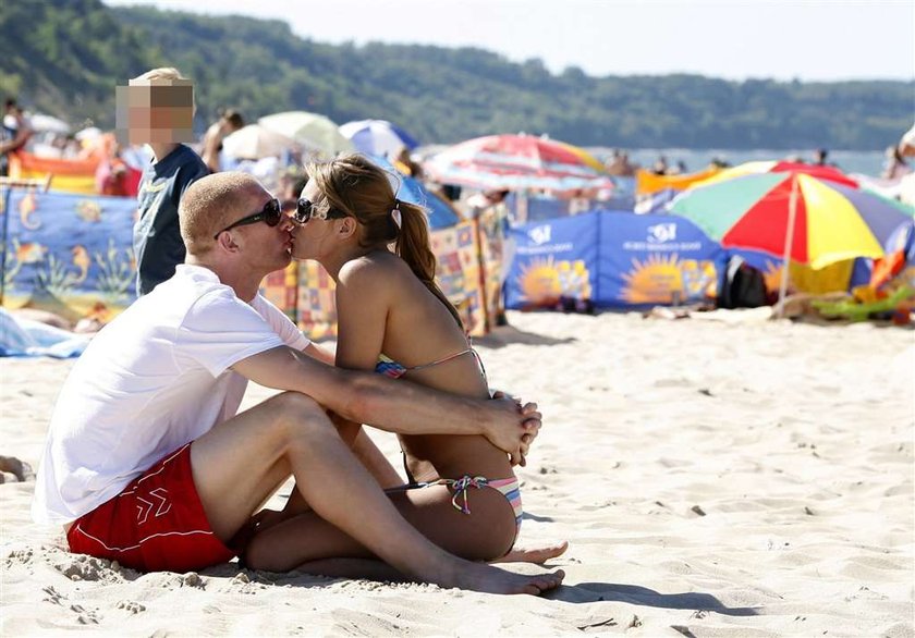 Szlifuje formę na plaży