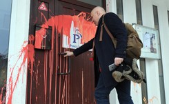 'Akt wandalizmu i swoistego rodzaju politycznego zdziczenia'. Brudziński apeluje o opanowanie politycznych emocji