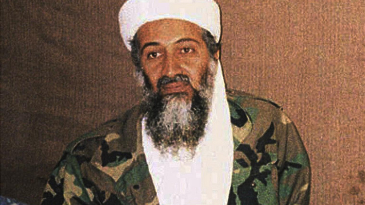 Osama bin Laden został pochowany na morzu, z pokładu amerykańskiego lotniskowca Carl Vinson w północnej części Morza Arabskiego. Przed religijnym pochówkiem zwłoki obmyto zgodnie ze zwyczajem islamskim - cytują agencje przedstawiciela resortu obrony USA.