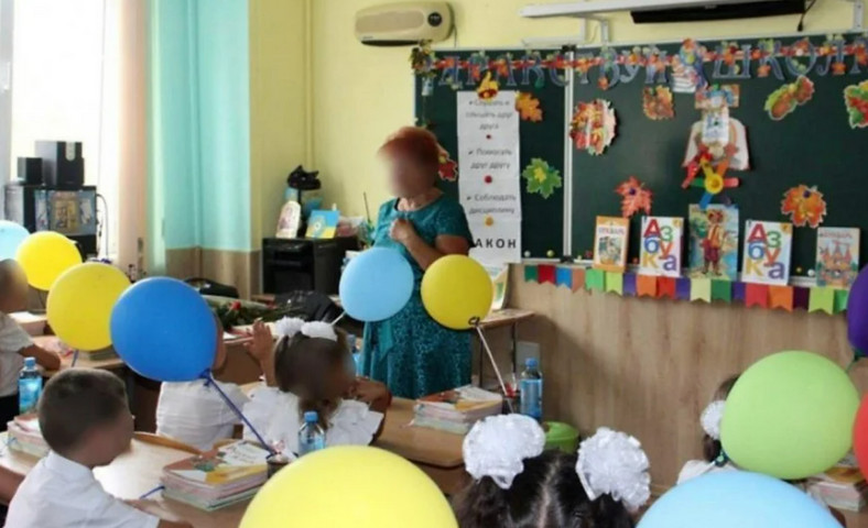 Nauczycielka na Krymie rozdała dzieciom żółte i niebieskie balony. Została zwolniona z pracy.