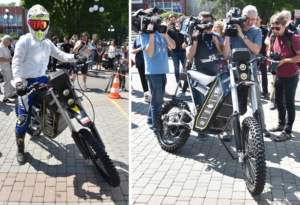 Motor został skonstruowany przez zespół E-moto AGH. Jednoślad napędzany jest silnikiem o mocy 8 kW, umieszczony w tylnym kole. Maksymalna prędkość to 120km/h.