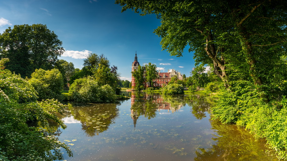 Park Mużakowski. Kolorowe jeziora i zamek