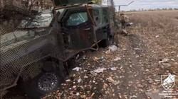 Dronem, na taczce albo na piechotę w błocie. Tak wygląda zaopatrzenie ukraińskiego frontu [Zdjęcia]