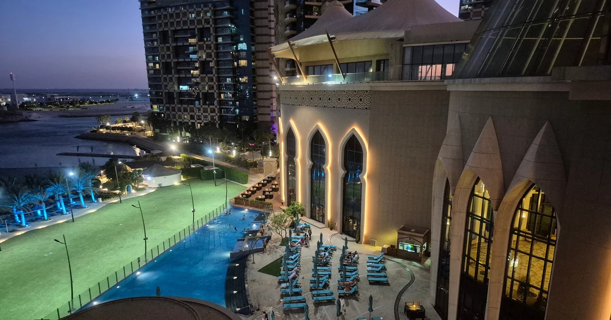 Tajne spotkania polityków z Niemiec i Rosji w luksusowym hotelu. "Polityczny tryumf Kremla"