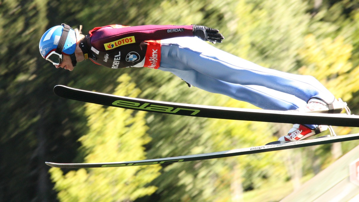 Dawid Kubacki został wyznaczony do składu reprezentacji Polski na piątkowy konkurs drużynowy podczas Letniej Grand Prix w skokach narciarskich w Wiśle (godz. 19.30), ale tego samego dnia rano czeka go jeszcze wizyta u okulisty.