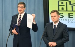 Problemy posłów z zagranicznymi podróżami. Są wyniki kontroli Kancelarii Sejmu