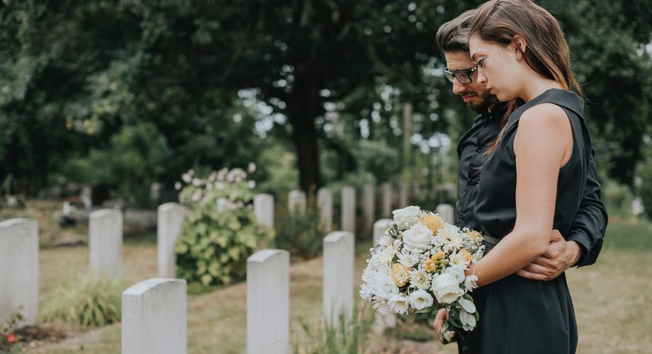 Jak się ubrać na pogrzeb? Kilka podstawowych zasad