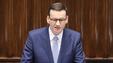 Z Sejmu na stadion. Premier Morawiecki wygłosił expose i ruszył kibicować biało-czerwonym