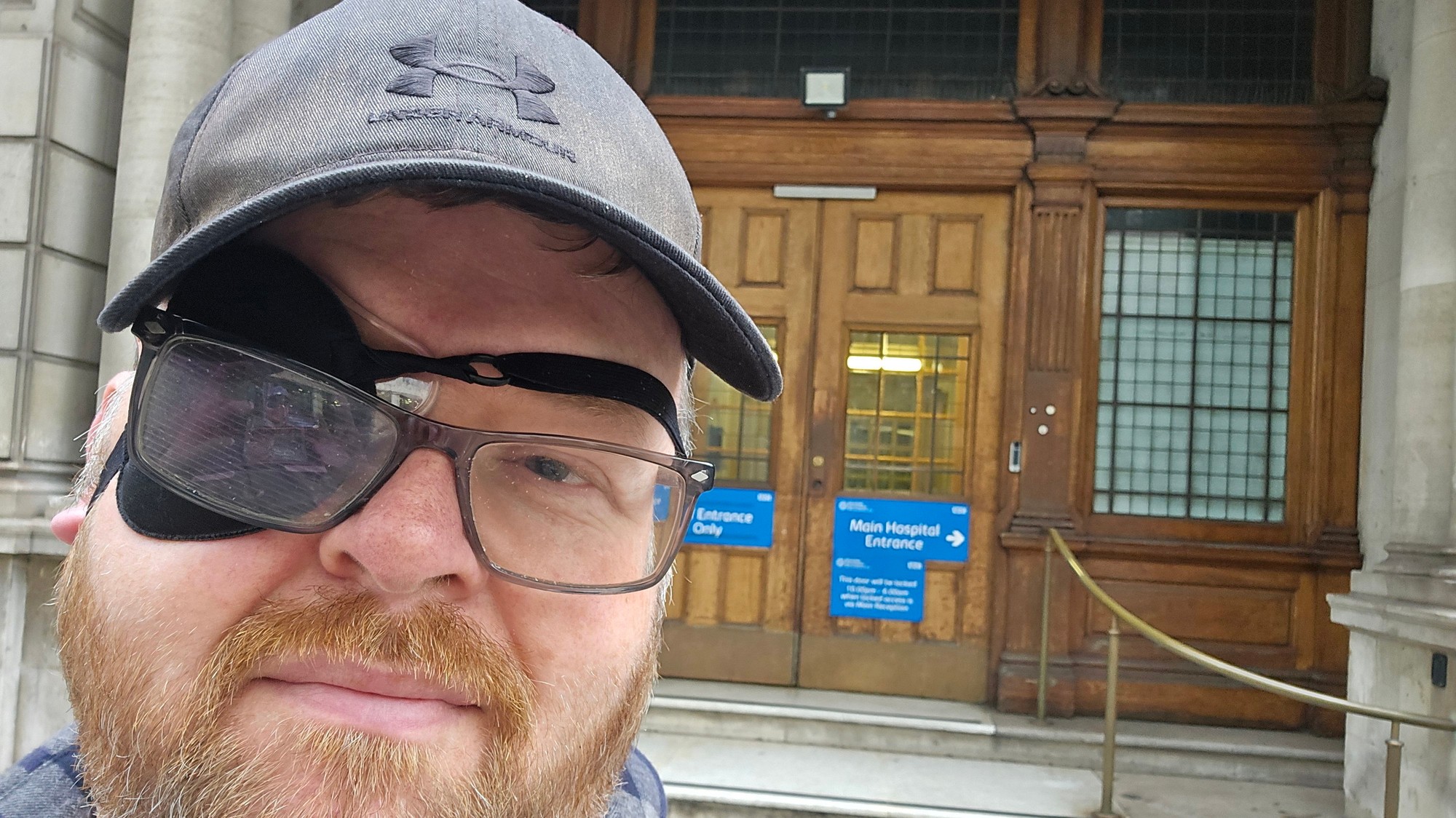 Mark Bryan mal po operácii zvláštne halucinácie. 