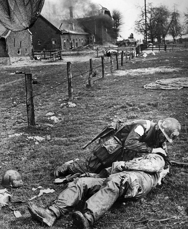 ROBERT CAPA - zdjęcia w GettyImages