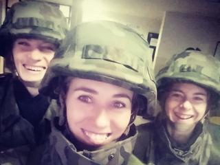 Olga Kalendarova-Ochal, Iwona Bernardelli i Monika Stefanowicz. Kobiety armii.