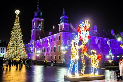 Miasta już rozbłysły światełkami. Jest jednak inaczej niż rok temu