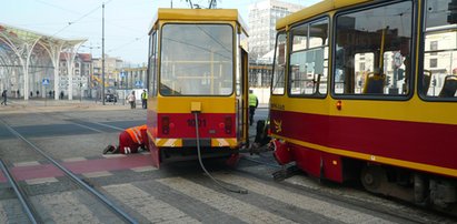 Wykolejenie tramwaju MPK na Piłsudskiego w Łodzi