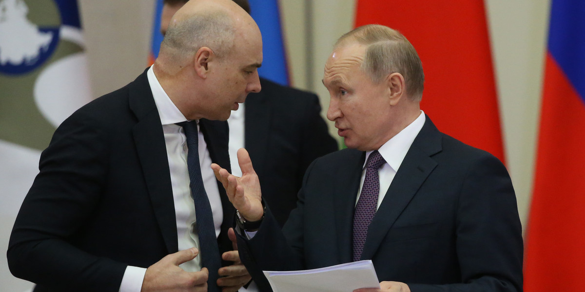 Władimir Putin i Anton Siłuanow, minister finansów Rosji.