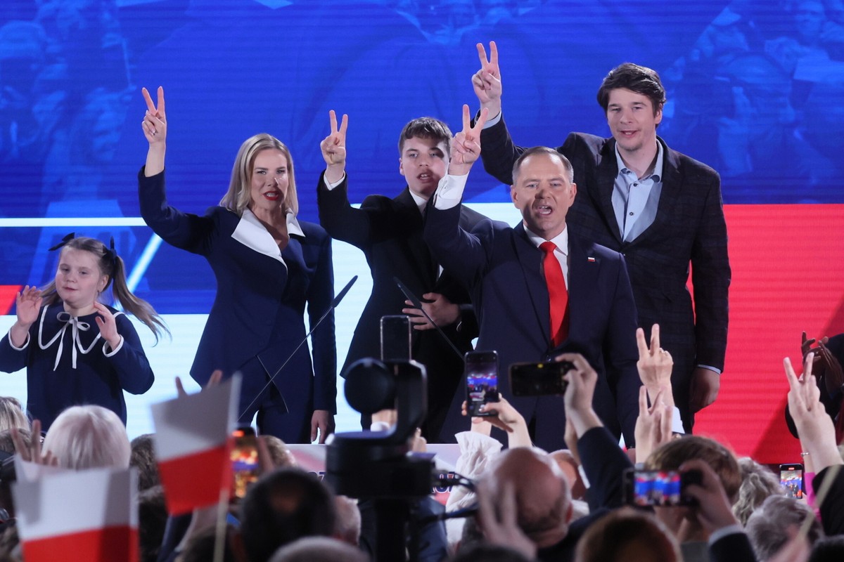 Jak wynika z sondażu exit poll wykonanego przez Ipsos dla TVN24, TVP i Polsat News, wybory wygrał Rafał Trzaskowski, który uzyskał 50,3 proc.; na Karola Nawrockiego oddało głos 49,7 proc. wyborców