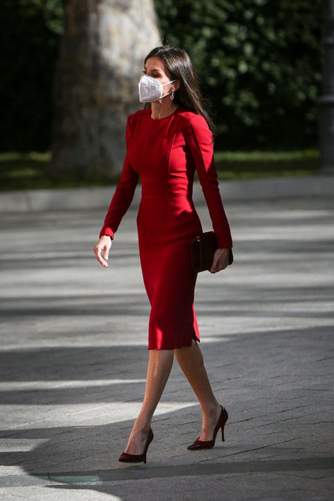 Królowa Letizia podczas ceremonii wręczenia nagród dziennikarskich Luisa Carandella w Madrycie