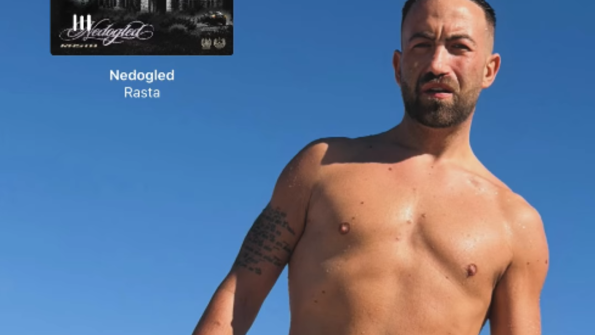 (FOTO) RASTA SE ISTOPIO U kupaćem na plaži pokazao mišićavo telo: "On je sada druga osoba"