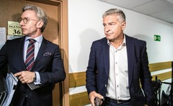 Wraca sprawa Frasyniuka. Sąd uchylił umorzenie