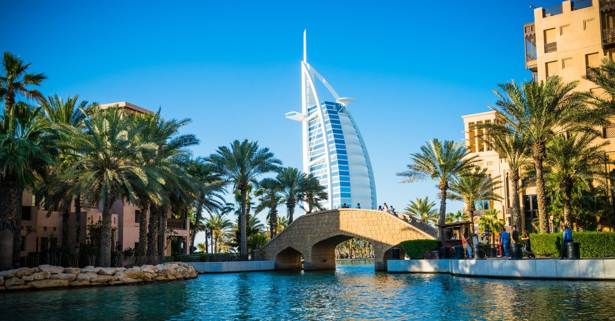 Emiraty zapłacą hotele i posiłki turystów uwięzionych przez zamknięte lotniska