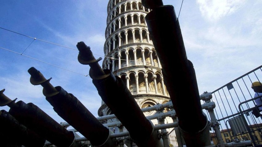 Posle 11 godina rada na stabilizaciji Krivog tornja u Pizi, posao je završen 2001. godine | Foto: Antonello NUSCA/Gamma-Rapho via Getty Images