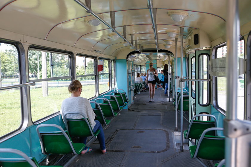 Coraz wiecej autobusów i tramwajów w Poznaniu świeci pustkami
