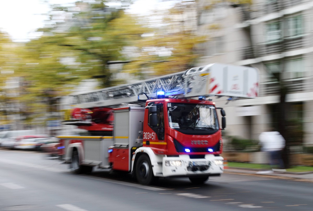 Pożar Biedronki pod Poznaniem. Wielu strażaków w akcji
