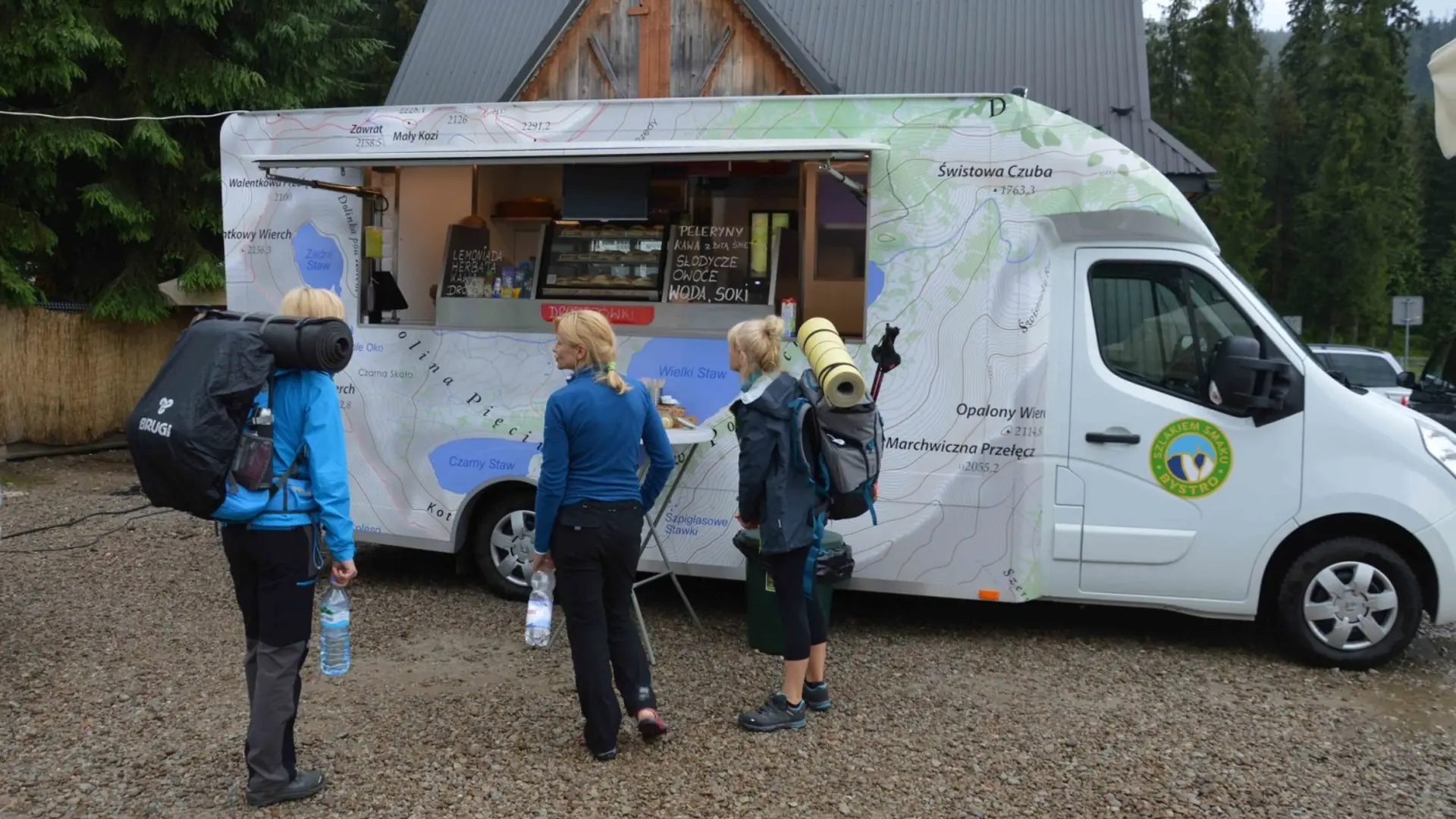 Koniec z kanapkami na tatrzańskich szlakach! Od dzisiaj w drodze na Morskie Oko najesz się w food trucku