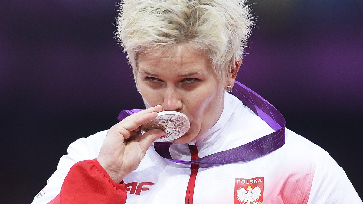 - W reprezentacji niektórzy w ogóle nie powinni startować podczas igrzysk olimpijskich - powiedziała Anita Włodarczyk w rozmowie z Ryszardem Opiatowskim z "Faktu". Polska srebrna medalistka w rzucie młotem w ostrych słowach wypowiedziała się o działaczach Polskiego Związku Lekkoatletyki.