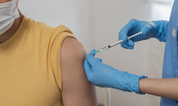 Jak długo trwa odporność po szczepionkach przeciw COVID-19? [WYJAŚNIAMY]