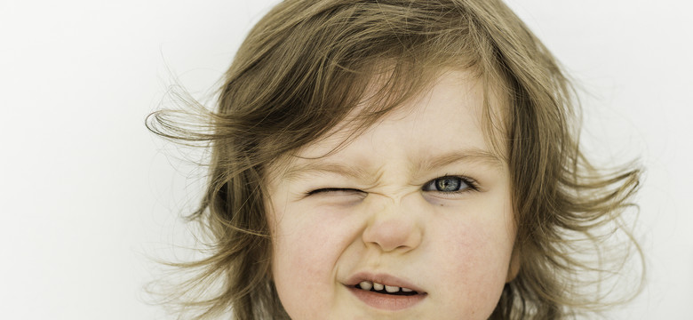 Tiki nerwowe u dziecka – przyczyny ich występowania i opcje leczenia