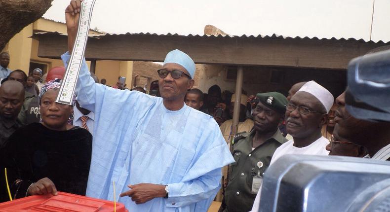 Buhari votes in Daura (Nigerian Times)