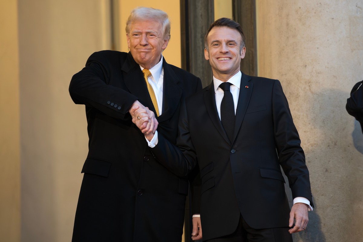 Paris,,France,-,Dec.,7,,2024,:,Emmanuel,Macron,Welcoming