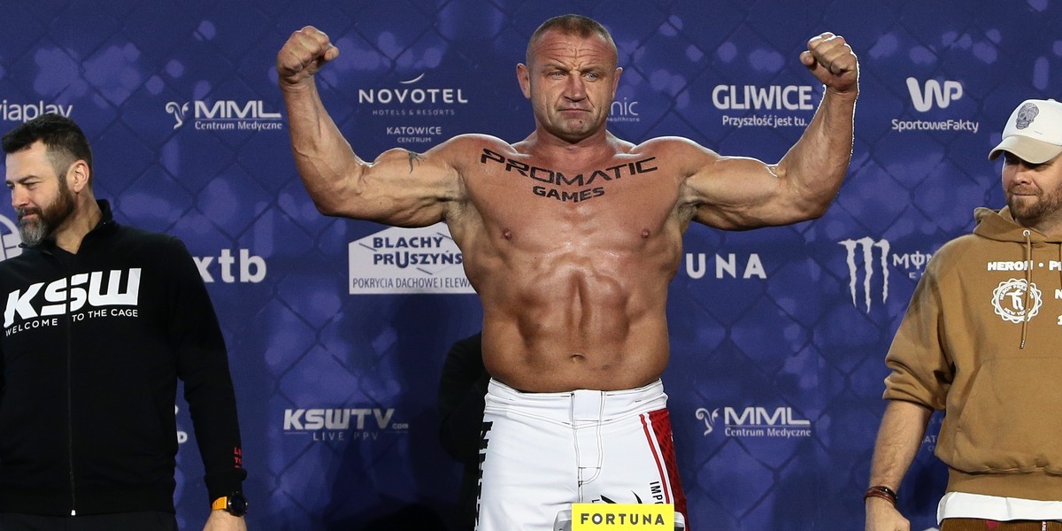 Mariusz Pudzianowski podczas ceremonii ważenia.