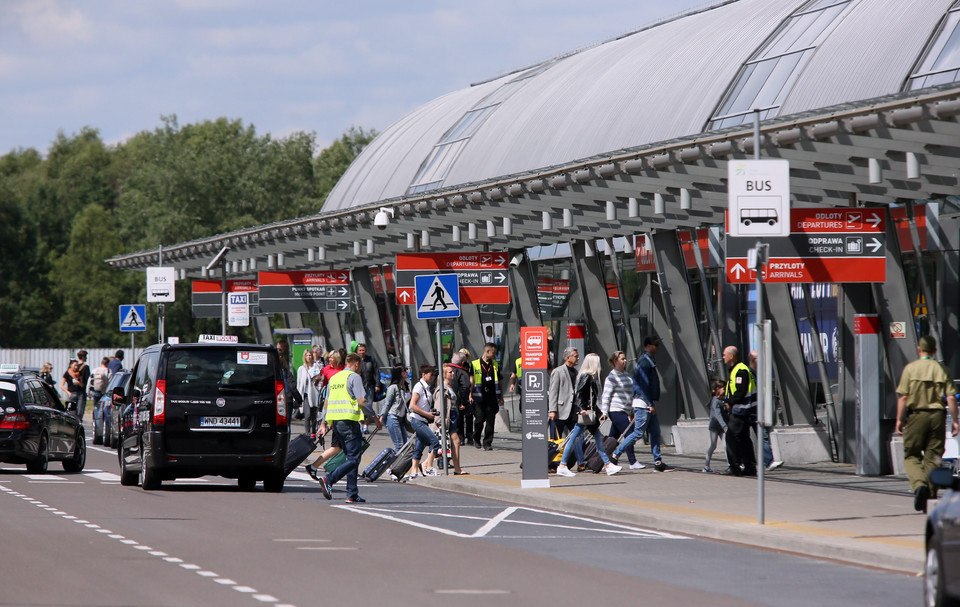 Funkcjonariusze przeszukali bagaże i cały samolot, który przyleciał z Oslo