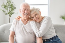 Darmowe świadczenia dla seniorów 2025. Lista usług i przywilejów w całej Polsce