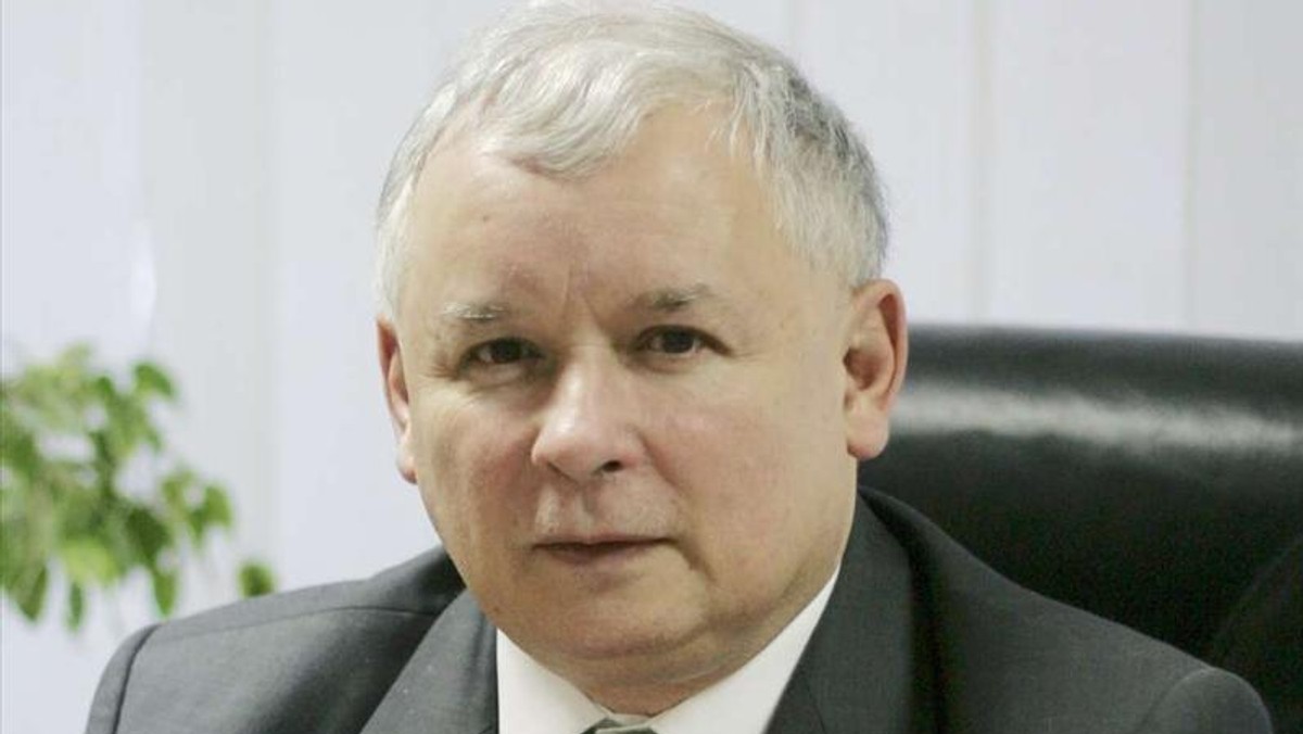 Matka była dla niego najważniejszą osobą na świecie. Jarosław Kaczyński po katastrofie smoleńskiej i śmierci brata Lecha robił wszystko, by ciężko chora matka miała nadal jak najlepsze warunki. To musiało kosztować...