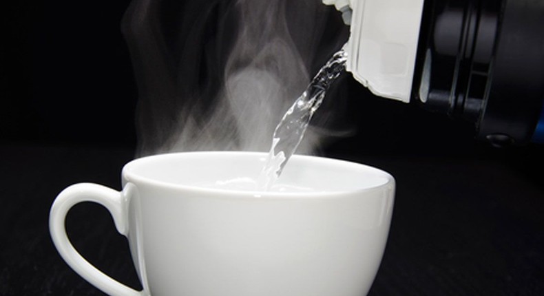 5 side effects of drinking hot water too frequently