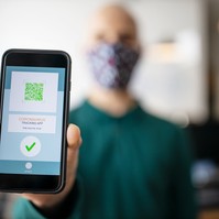EESZT applikáció: ne várjon a védettségi igazolványra, elég a mobil is!