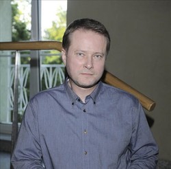 Zobacz, jak Artur Żmijewski bankietuje z księżmi!