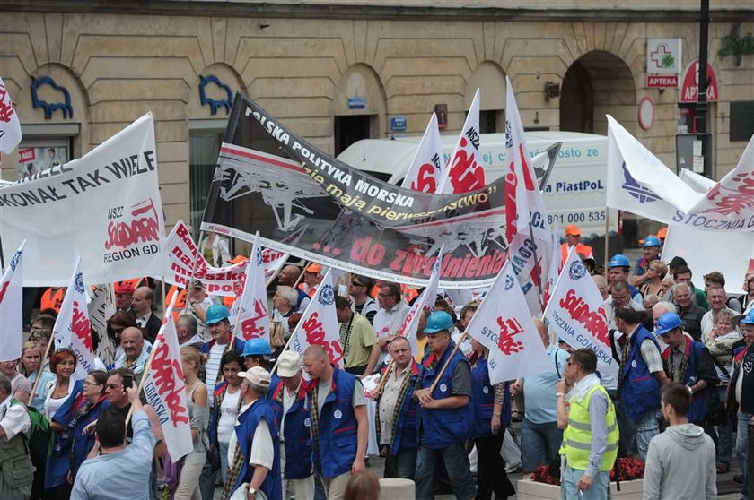 31 tys. związkowców i... Kukiz! Ogień pod Sejmem